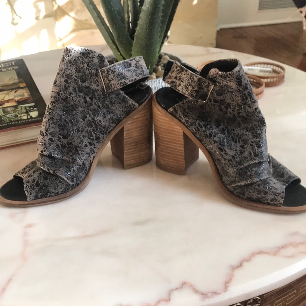 Stylish Distressed black kelsi Dagger shoe